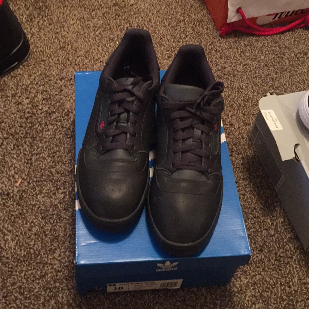 Yeezy powerphase calabasas “core black”